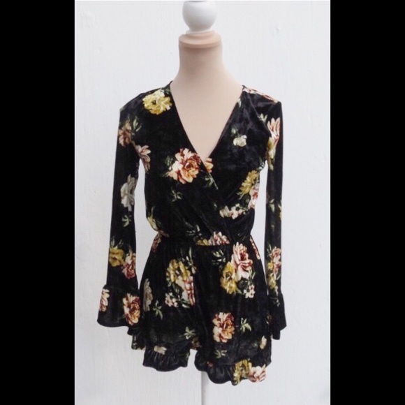 one clothing Pants - NWT One Clothing Velvety Long Sleeve Floral Romper